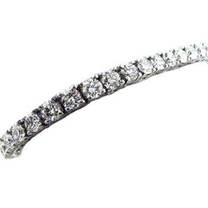 Round Brilliant Cut Diamonds on Prong Set Bracelet